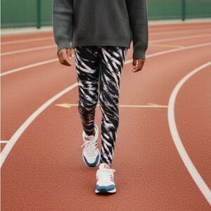 NWT Activ 8 Girls Black/White Full Length Leggings - Size XS